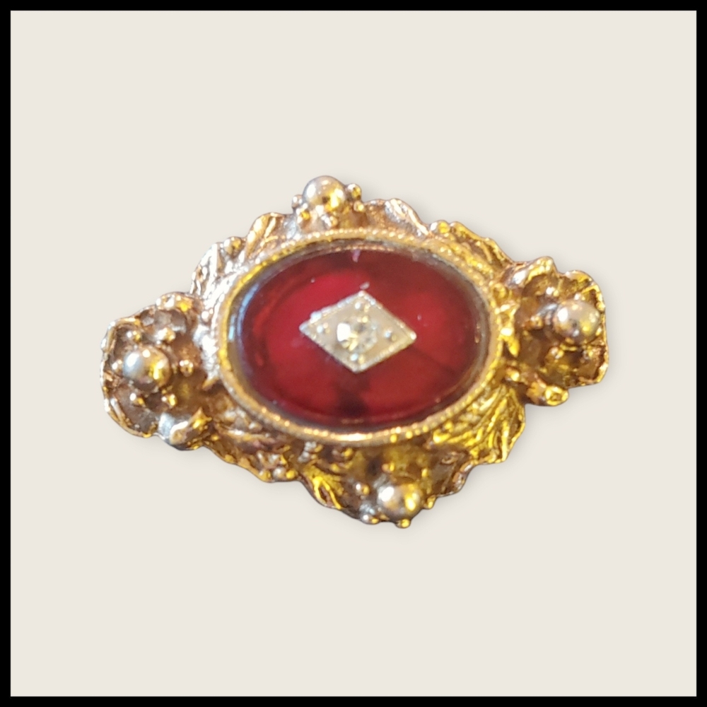 Red Glass Inlaid with Rhinestone Crystal Brooch